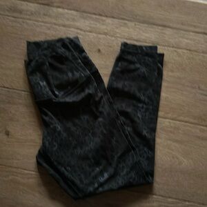 Lululemon aligns in leopard